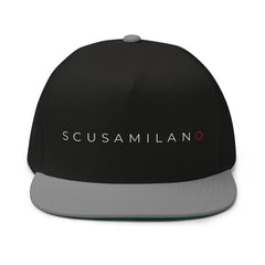 Cappello con visiera piatta