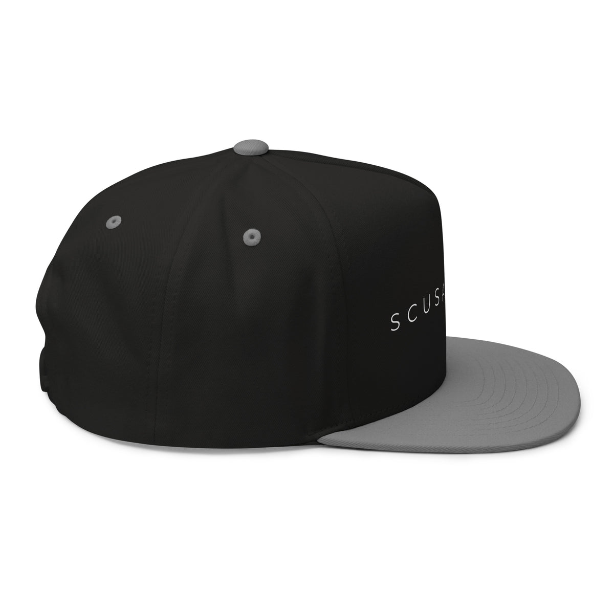 Cappello con visiera piatta