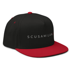 Cappello con visiera piatta